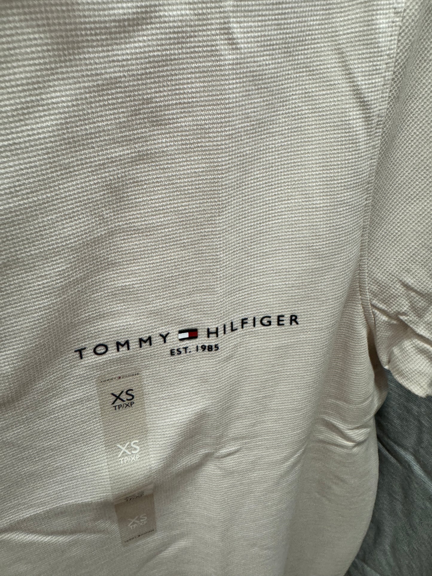 Polo de piquê TOMMY HILFIGER masculina com detalhes no ombro e manga